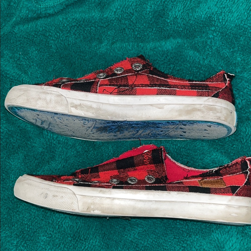 3/$10 Blowfish Malibu Kids Plaid Sneakers in Red and Black - Picture 5 of 6